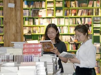 “凡编必审”，首批中小学数字教材国家标准将实施