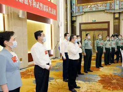 山东省委领导看望省第十二次党代会代表