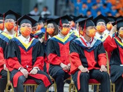 为6726名毕业生送行，中国石油大学（华东）举行毕业典礼暨学位授予仪式