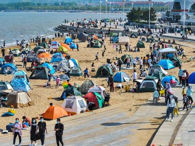 面对露营热，城市是“堵”还是“疏”？