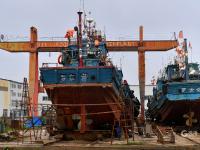 青岛码头实拍：雨过天晴修船忙