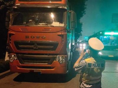 货车超载违法，青岛开发区交警曝光3家运输公司