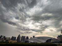 乌云压顶，青岛天空上演大片级惊艳一幕