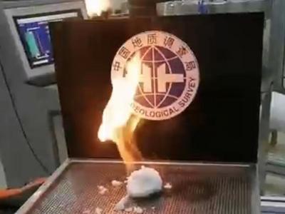“冰火共舞”中认识可燃冰，山东省蓝色海洋教育科普舰队开启第一堂课