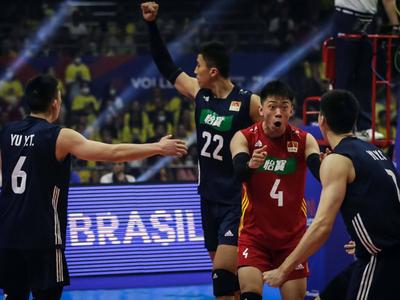 赢了！中国男排3-0战胜世界排名第一的巴西男排