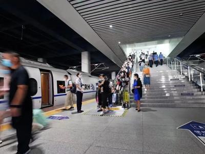 铁路端午小长假运输今日启动，预计日均发送旅客540万人