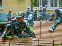 萌娃变身“小小兵” 幼儿园吹响“集结号” 