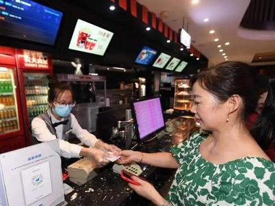 网购电影票不能退改签？法院：霸王条款无效！