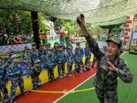 萌娃变身“小小兵” 幼儿园吹响“集结号” 