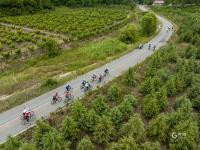被风景迷住眼，最美彩虹路迎来骑行“打卡”人