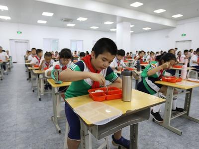 节约粮食从我做起！青岛中小学校多措并举推进“光盘行动”