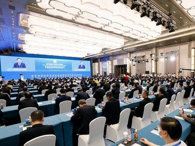 跨国公司领导人青岛峰会举行项目签约仪式，99个重点合作项目集中签约