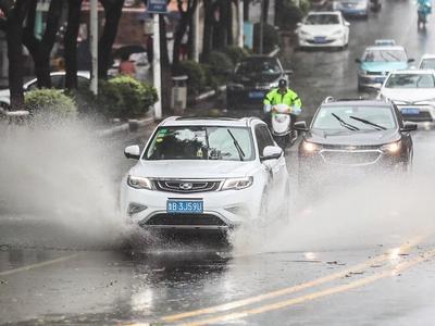 暴雨、山洪、地质灾害三预警生效中，27日晚山东枣庄等7市有大到暴雨