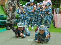 萌娃变身“小小兵” 幼儿园吹响“集结号” 