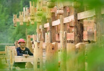 湖北恩施：“风雨”匠人老手艺赋能兴乡村