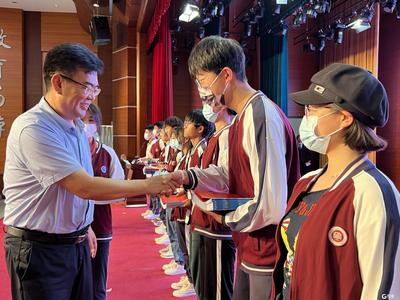 “青春不散场，未来更可期”，毕业典礼上校长为学生上“最后一课”