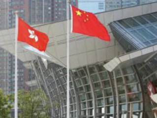香港在《2022年世界竞争力年报》中排名升至第五，丹麦位列榜首