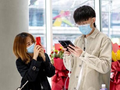从“出新必换”到“多年不换”，消费者为啥不爱换手机了？