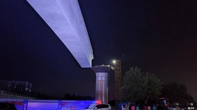 国内跨高铁最大悬臂转体桥——莱荣高铁跨青荣城际高铁转体T构在莱西合龙