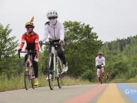 被风景迷住眼，最美彩虹路迎来骑行“打卡”人