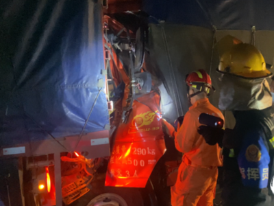 一夜连发两起高速追尾事故，黄岛消防紧急救援！夜间行车一定注意安全距离