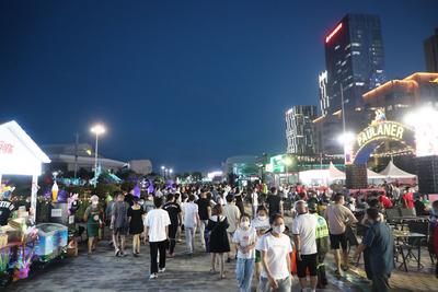 嘎嘎香！大肉串、小龙虾、本地海鲜……啤酒节里的美食等你来