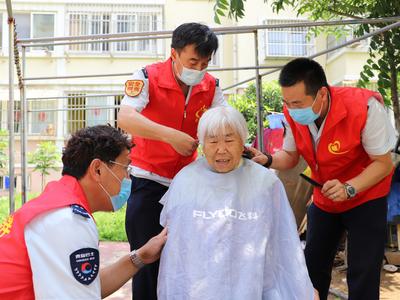 “2021年山东省感动交通年度人物”揭晓，“青岛巴士—红叶红”志愿服务团队上榜