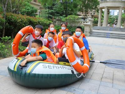 航海日镜头：孩子们“解锁”水上救生新技能 