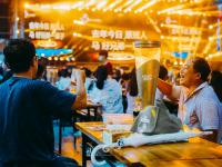 赴一场光与影的约会！云逛金沙滩啤酒城