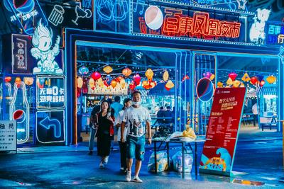 赴一场光与影的约会！云逛金沙滩啤酒城