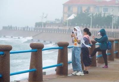 雨雾下，风浪大！青岛沿海一线游客注意啦
