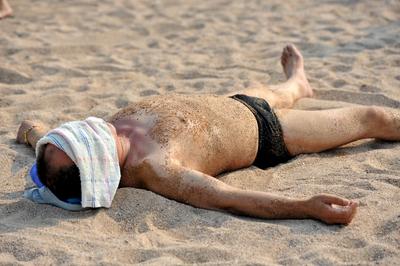 来浴场洗海澡？亮出你的“遮阳神功”