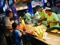 赴一场光与影的约会！云逛金沙滩啤酒城