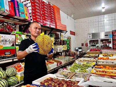 “眼前是果香，心中是远方”，为榴莲写诗的他火了