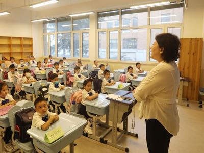 青岛全市中小学校“十个一”项目实施三年，家长满意度达到94%