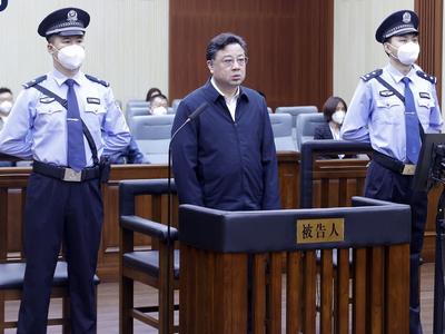 公安部原副部长孙力军受贿、操纵证券市场、非法持有枪支案一审开庭
