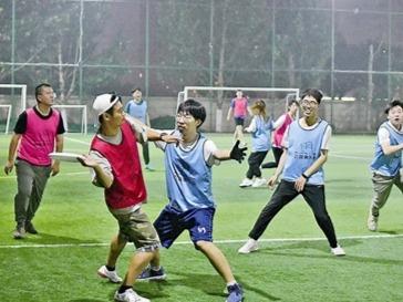 首届中国飞盘联赛拟于下半年举办，将在足球场进行