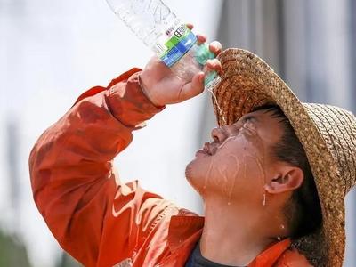 高温黄色预警：10省区市将现37℃以上高温，新疆局地可达40℃
