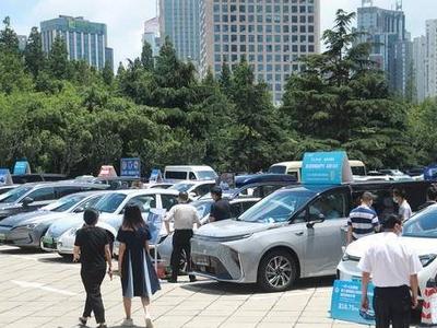 37个品牌、86款车型参加！青岛市（第三届）党政机关新能源汽车推介会召开