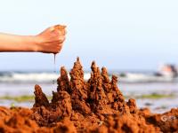 洗海澡咯！高温天里的“沙滩纳凉图”