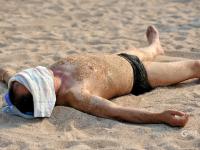 来浴场洗海澡？亮出你的“遮阳神功”