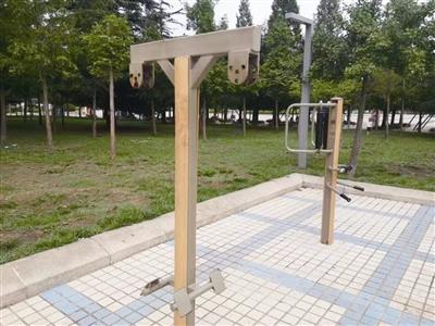 垃圾乱丢，车辆乱停，健身器材“缺胳膊少腿” 休闲公共空间频现“灰色角落”​