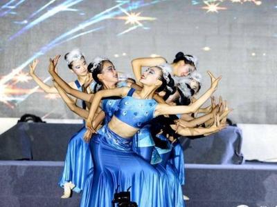 优美舞姿展现青岛印记，这里举行了一场精品儿童舞蹈展演