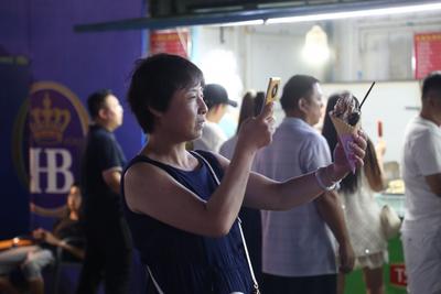 嘎嘎香！大肉串、小龙虾、本地海鲜……啤酒节里的美食等你来