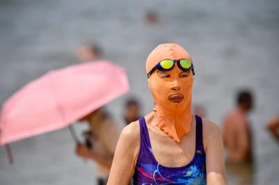 来浴场洗海澡？亮出你的“遮阳神功”