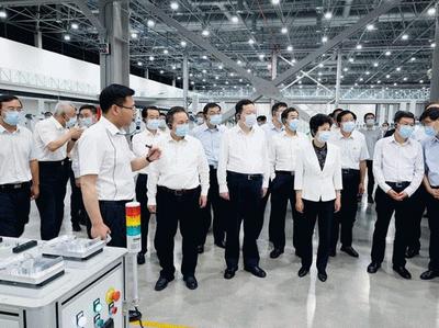 山东举行新旧动能转换“五年取得突破”重点项目现场观摩并召开省委常委会会议