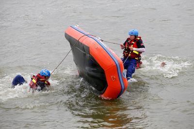 无人机、冲锋舟、巡逻艇全部出动!这次防汛演练画面忒燃