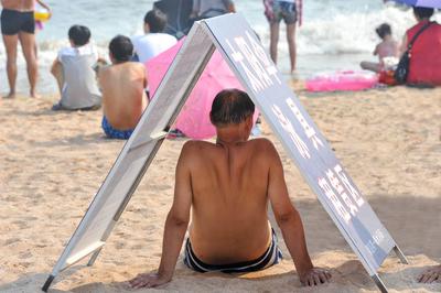 来浴场洗海澡？亮出你的“遮阳神功”