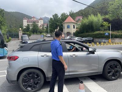 为争创全国文明典范城市贡献景区力量，崂山风景区文明执法带来夏日里的拂面清风