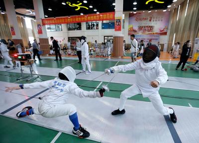 花剑、重剑、佩剑……青岛小选手赛场争锋
